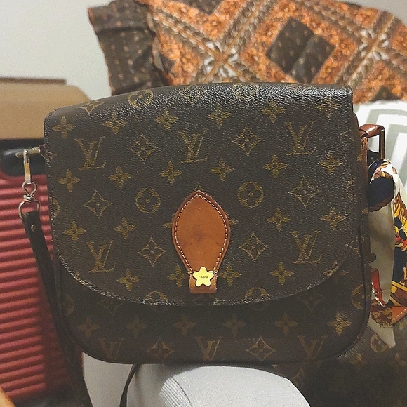 Authentic st cloud - Picture 1 of 7